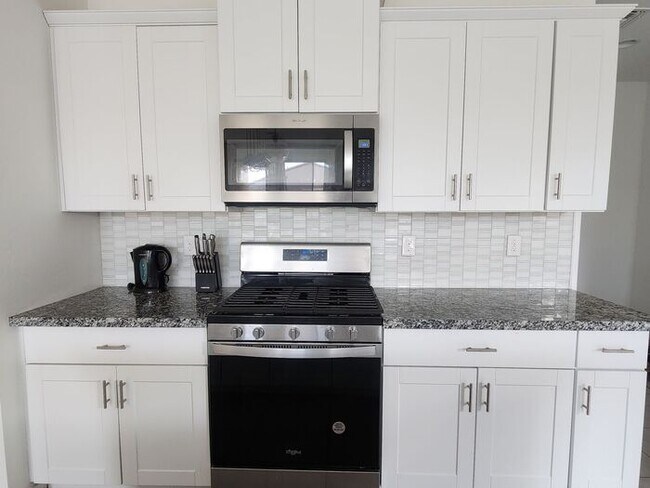 Photo - Mountain view single story home.