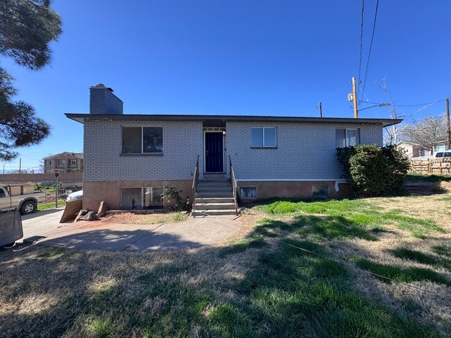 Building Photo - 374 Village Way