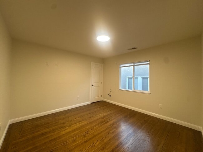 Photo - 2685 Havenscourt Boulevard-$20 Unit 2687 Havenscourt Boulevard