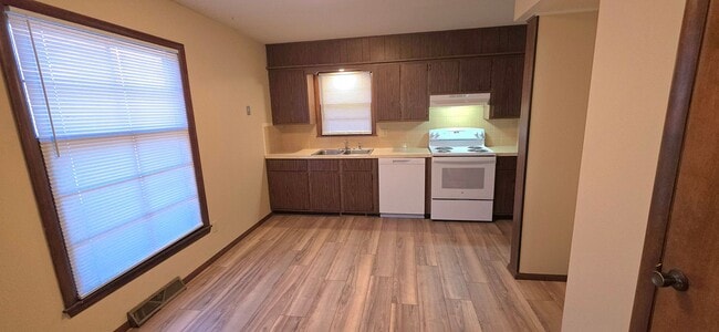 Photo - 2 Bedroom House close to Hospitals! $895