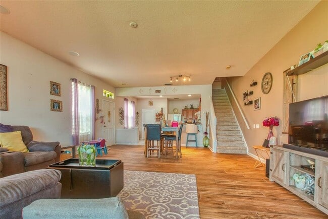 Photo - 4815 Pond Ridge Dr