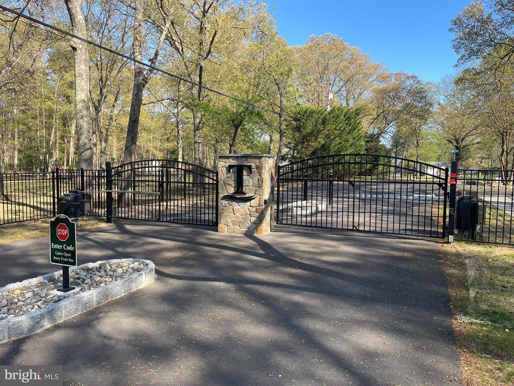 Photo - 641 Tebbston Dr