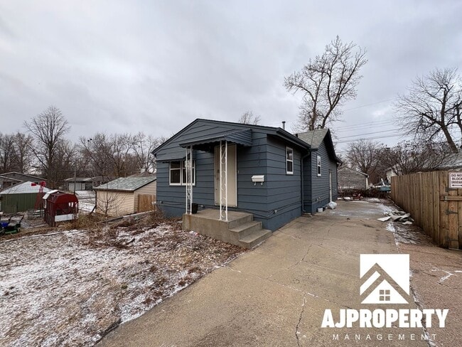 Photo - 1925 S Lake Ave