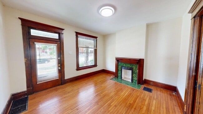 Photo - 6 BEDROOMS + 3 BATHROOMS Available August ...