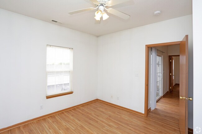 875 Bed - 1209 Mayfield Dr