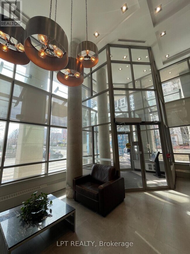 Photo - 3504 Hurontario St Unit 808