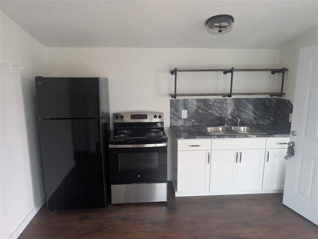 Photo - 3019 E 12th St