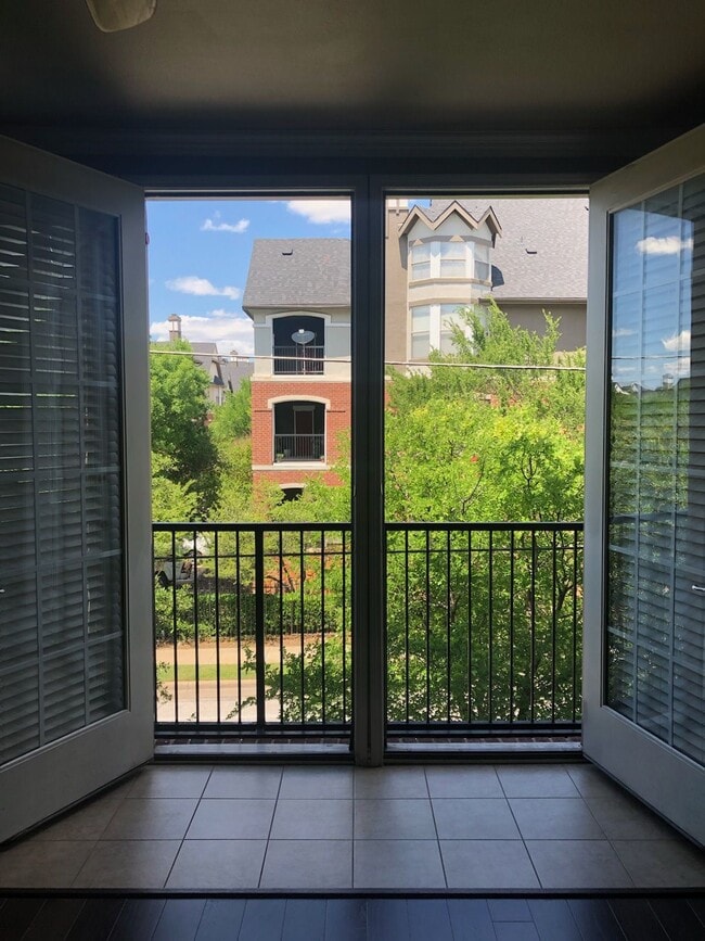 1025 W 10th St Unit 2205
