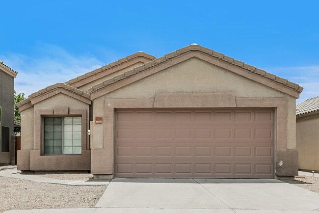 Building Photo - 10843 E Clovis Ave