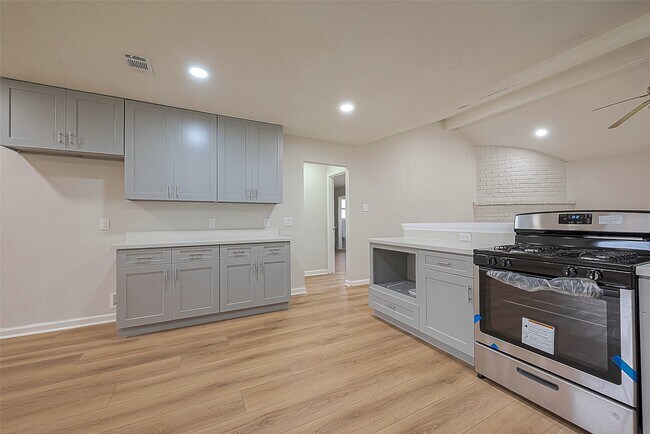 6919 Maczali Dr