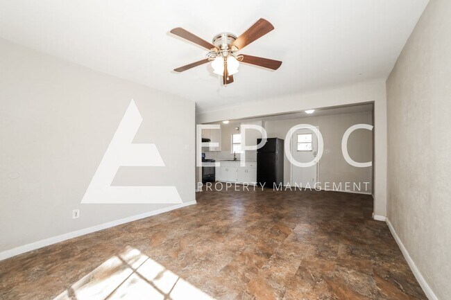103 W Nolan Trail
