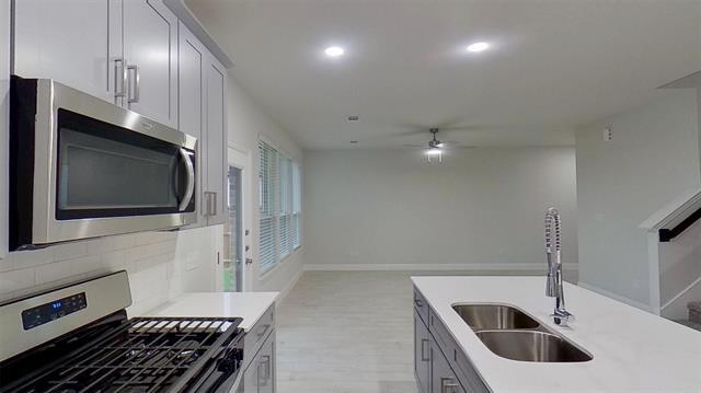 Photo - 415 Magellan Rd