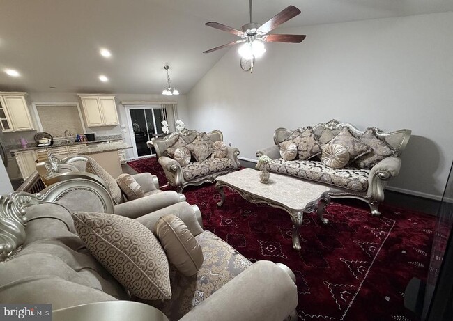 8 Howard Cir