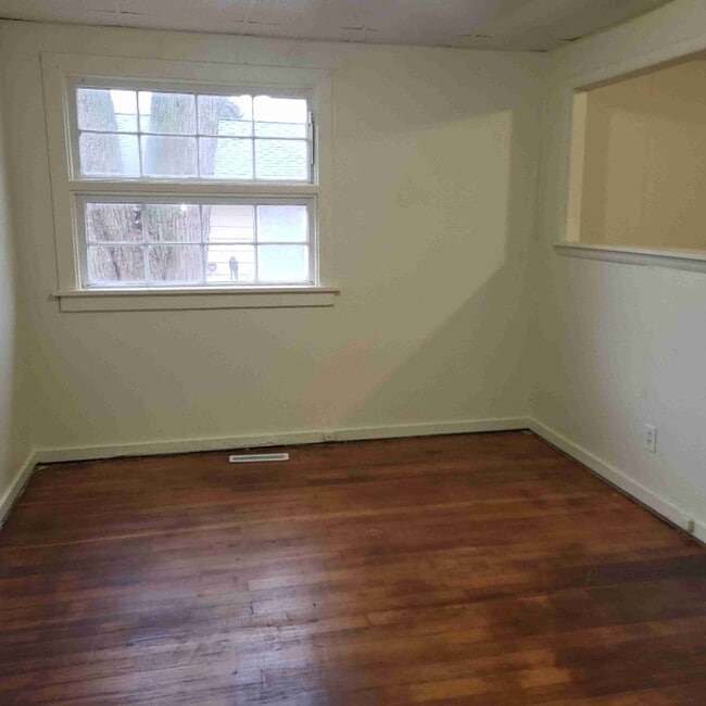 1975 Hatch Ave