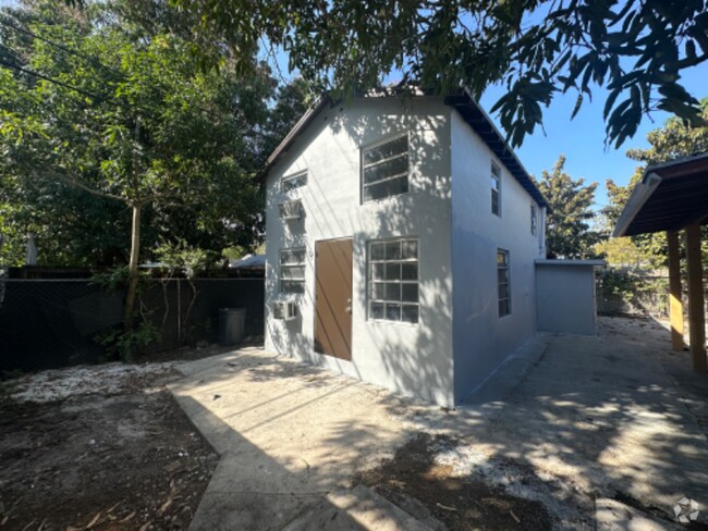 Building Photo - 276 E 12th St Unit Rear Rental