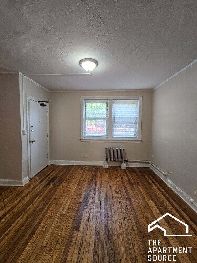 Building Photo - 6910 N Ravenswood Ave Unit 1