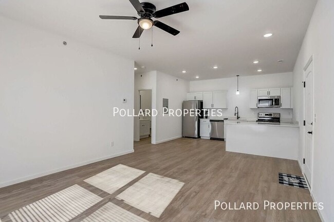 Building Photo - 517 Parkview Dr Unit 517