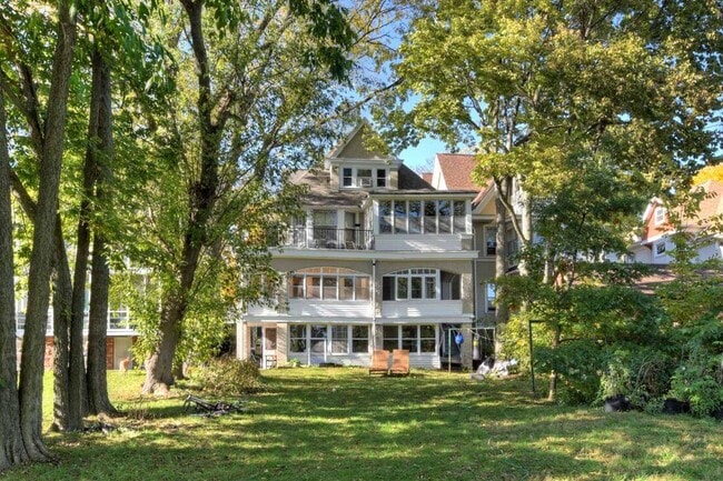 Photo - 933 Spaight St