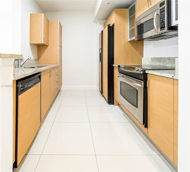 Photo - 18800 NE 29th Ave Unidad 607