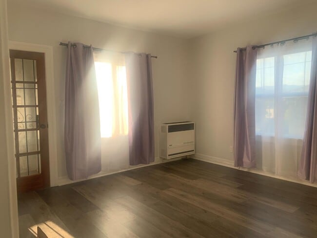 Building Photo - 1034 Hyperion Ave Rental