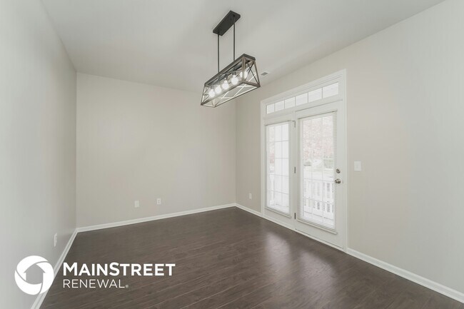 Photo - 136 E Morehouse Ave