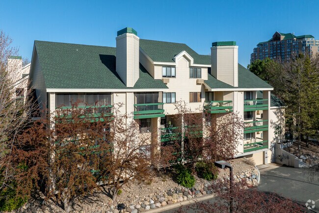 Photo - 7602 York - Edinborough