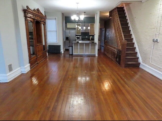 Building Photo - 618 E Girard Ave