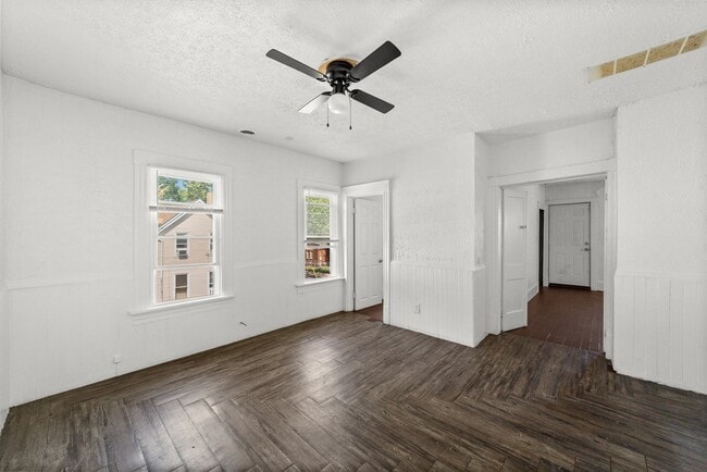 Building Photo - 8302 Sowinski Ave