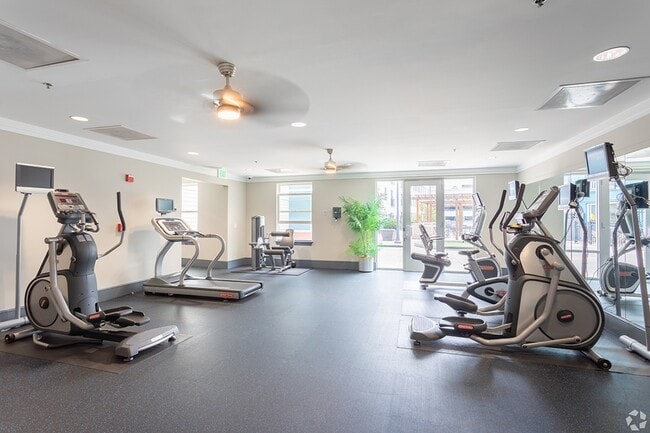 24/7 Fitness Center