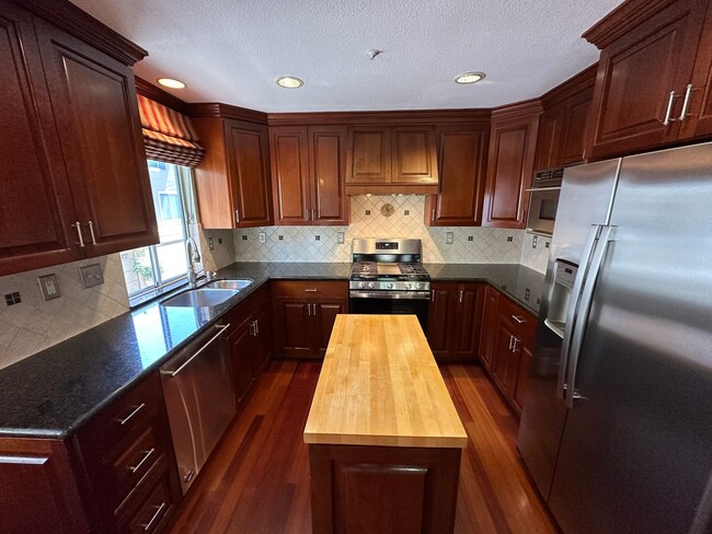 Photo - 3 Bed 2.5 Bath Townhouse W/ Garage