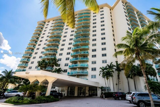 Building Photo - 19370 Collins Ave Unit 6