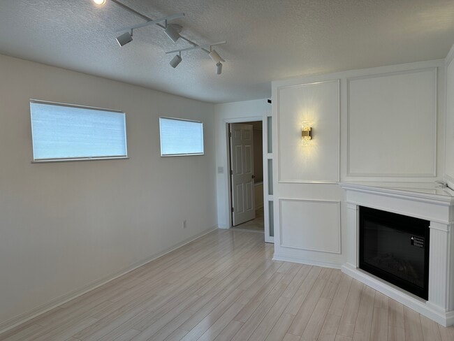 Photo - 547 Lake Dr