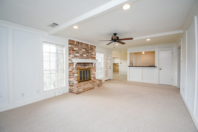 Photo - 910 Shillington Dr