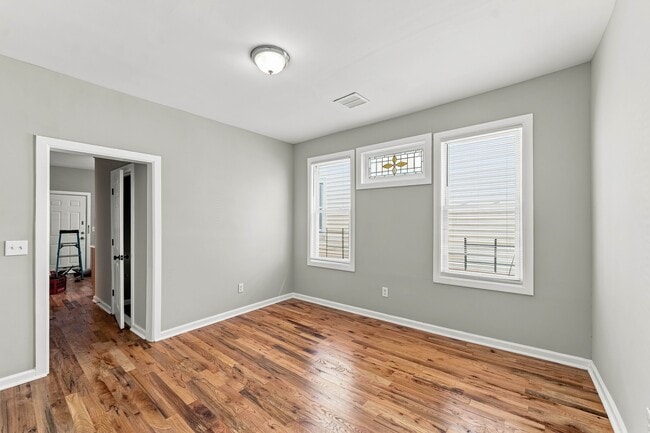 Photo - 422 Woodside Ave Unit 3