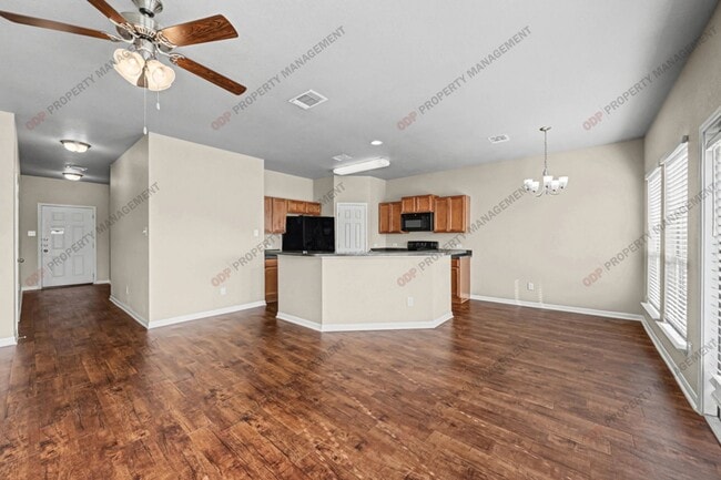 Photo - 2325 Vicksburg Ln