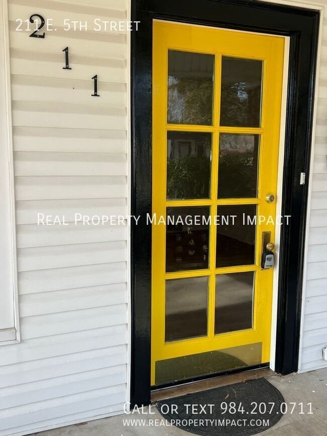 Photo - 211 E 5th St