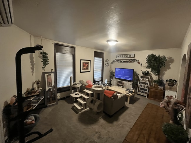 Building Photo - 113 W Grand Ave Unit 2