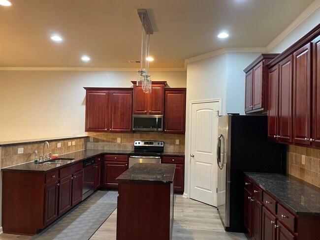 Photo - 527 Telegraph Dr