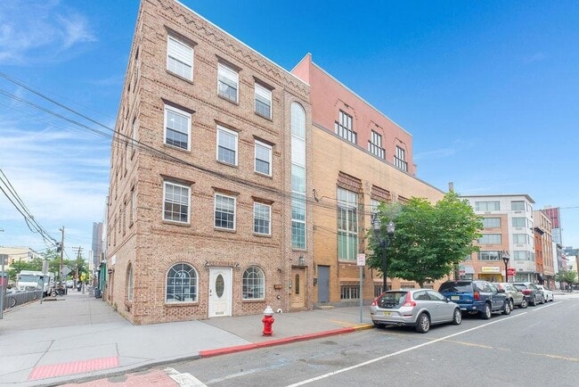 Building Photo - 354 3rd St Unit 3