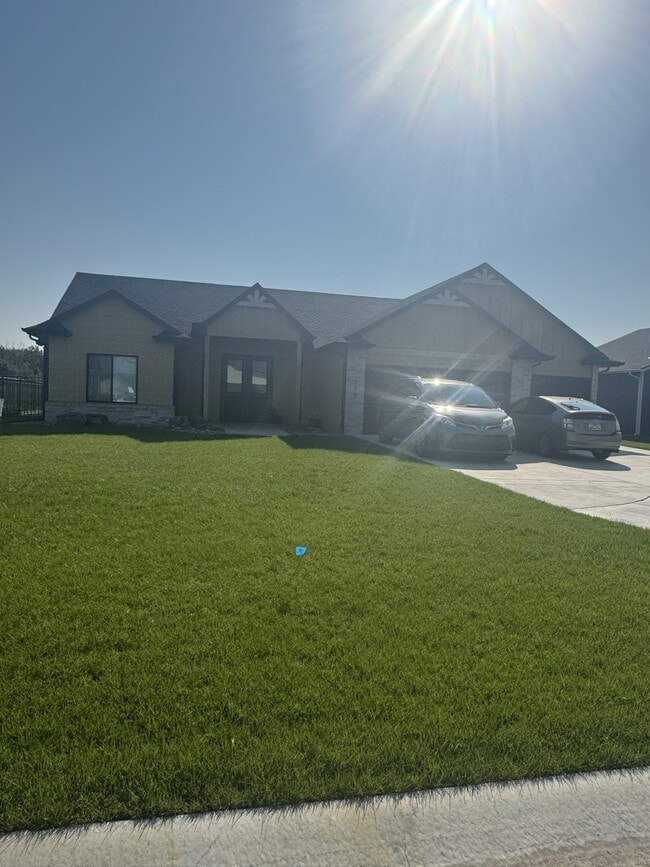 Building Photo - 796 Trails End Ct Rental