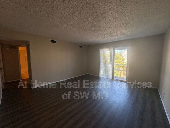 Photo - 933 S Wildan Ave Unit Apt #26