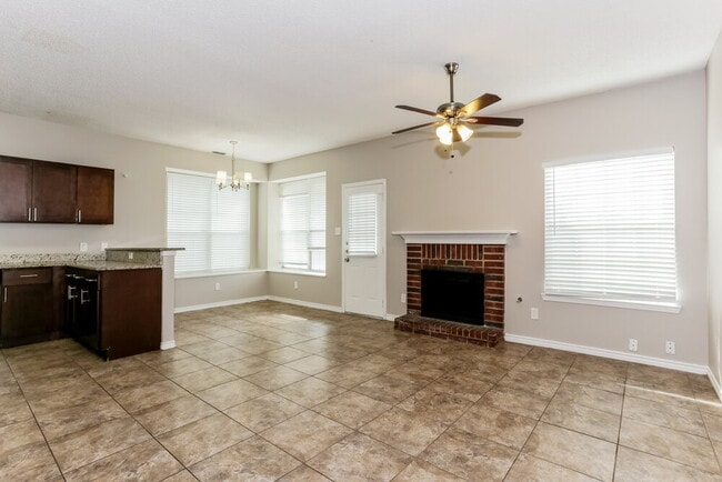 Photo - 433 Raintree Cir