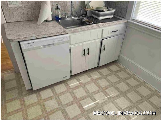 28 Beaconsfield Rd Unit 1