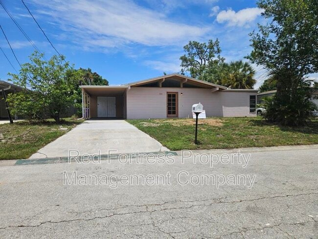 Building Photo - 1635 Newport Ct