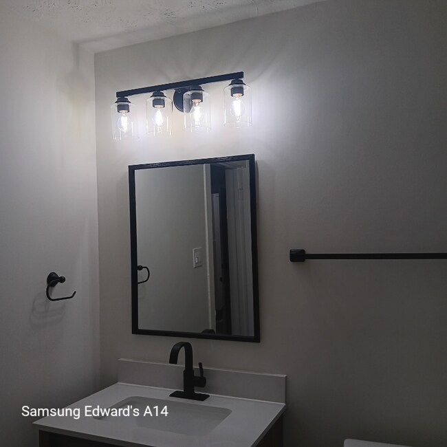 Photo - 4210 Robert Ave Unidad Upstairs