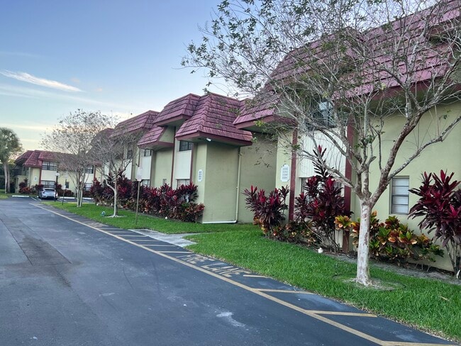 Building Photo - 3292 NW 104th Ave Unit 3292
