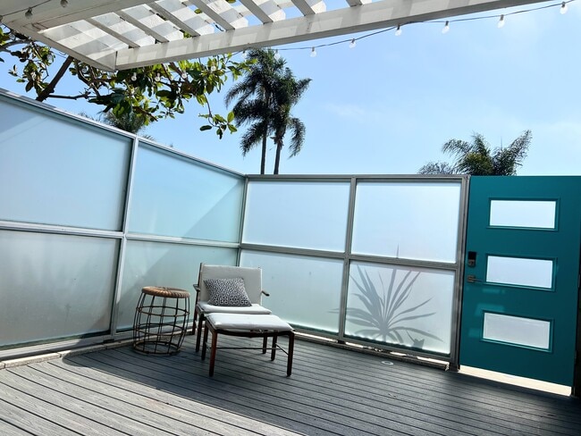 Glassed, front courtyard - 2225 Manchester Avenue Unit #1