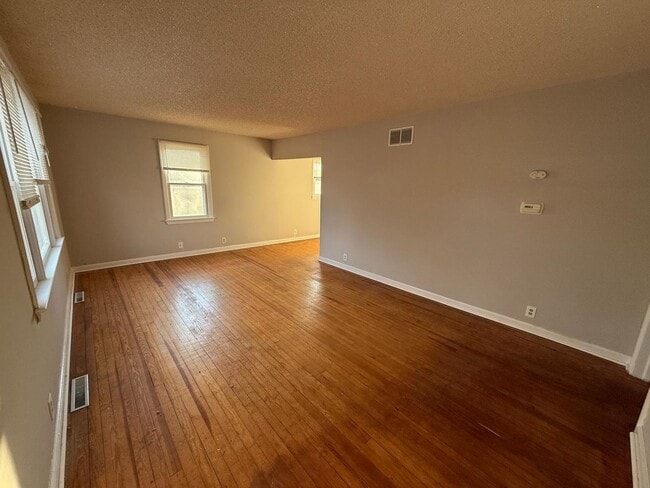 Photo - Big Spacious Beautiful Single Family 4 bed...