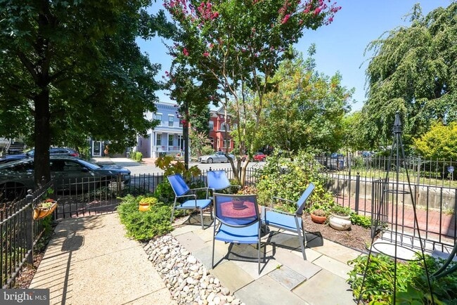 Photo - 707 12th St NE