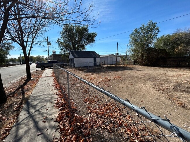 Photo - 120 N 9th St W